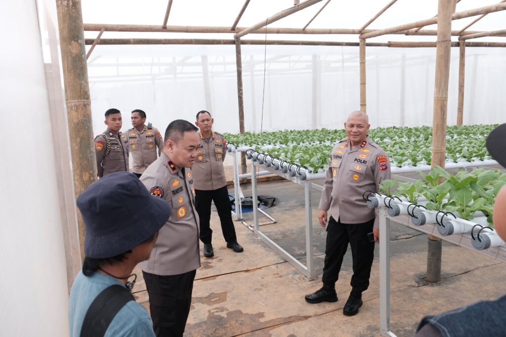 Karo Penmas Divhumas Polri Tinjau Green House Polda Kalsel Karo Penmas Divhumas Polri Tinjau Green House Polda Kalsel