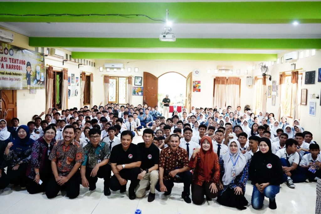 Polda Metro Jaya Gelar Penyuluhan P4GN di SMP Negeri 9 Jakarta Polda Metro Jaya Gelar Penyuluhan P4GN di SMP Negeri 9 Jakarta