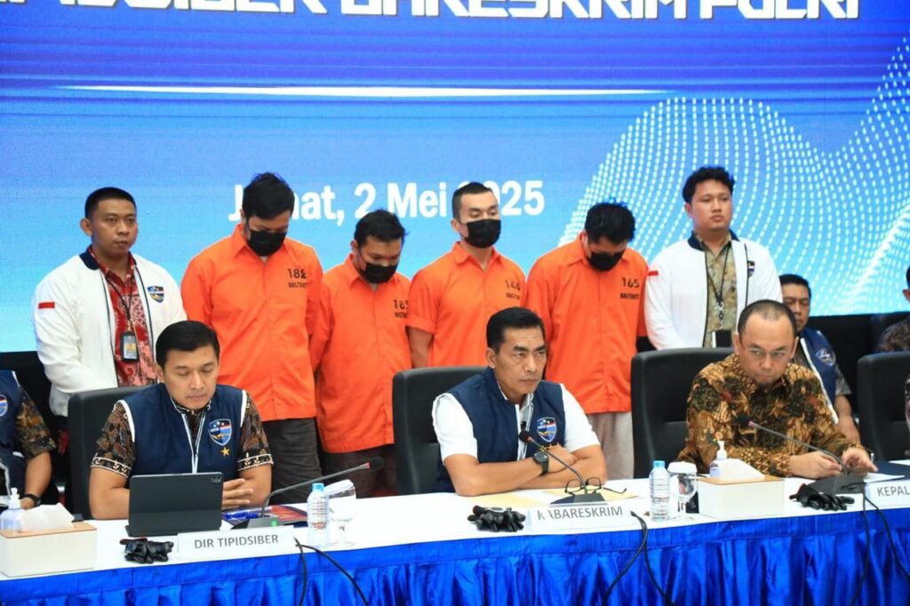 Jaringan Judi Online Bertaraf Internasional Dibongkar, Polisi Amankan Rp75 Miliar Jaringan Judi Online Bertaraf Internasional Dibongkar, Polisi Amankan Rp75 Miliar