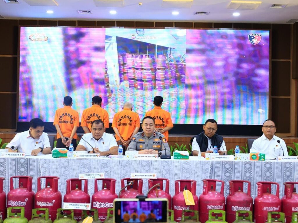 Bareskrim Polri Gagalkan Bisnis Ilegal Gas Subsidi Bernilai Miliaran di Jawa Tengah & Jawa Barat Bareskrim Polri Gagalkan Bisnis Ilegal Gas Subsidi Bernilai Miliaran di Jawa Tengah & Jawa Barat