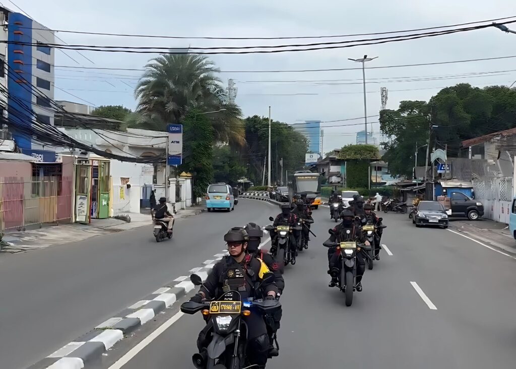Operasi Berantas Jaya 2025: Satuan Brimob Polda Metro Jaya Gelar Patroli Skala Besar Sasar Premanisme dan Pemerasan di Jakarta
