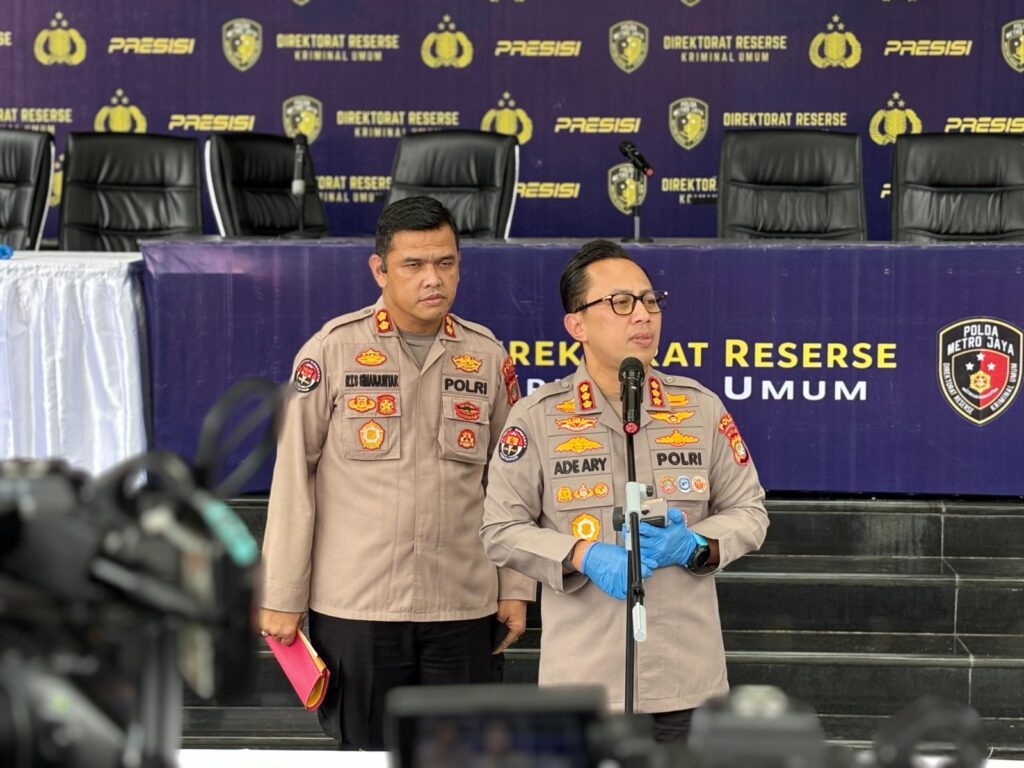 Polda Metro Jaya Tertibkan 1.493 Atribut Ormas Selama Operasi Berantas Jaya 2025 Polda Metro Jaya Tertibkan 1.493 Atribut Ormas Selama Operasi Berantas Jaya 2025