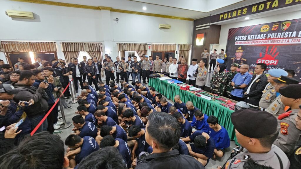 Survei Indikator Politik Indonesia: Kepuasan Tinggi Warga pada Polisi Berantas Premanisme Survei Indikator Politik Indonesia: Kepuasan Tinggi Warga pada Polisi Berantas Premanisme