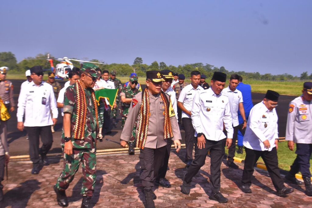 Kapolda Lampung Pimpin Monitoring Operasi Tuhuk Krakatau 2025 di Ajang World Surfing League (WSL) Krui Pro 2025 Kapolda Lampung Pimpin Monitoring Operasi Tuhuk Krakatau 2025 di Ajang World Surfing League (WSL) Krui Pro 2025