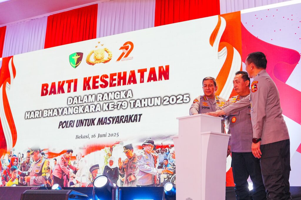 Kapolri Hadiri Puncak Bakti Kesehatan Jelang Hut ke-79 Bhayangkara, Diikuti Ratusan Ribu Peserta Kapolri Hadiri Puncak Bakti Kesehatan Jelang Hut ke-79 Bhayangkara, Diikuti Ratusan Ribu Peserta