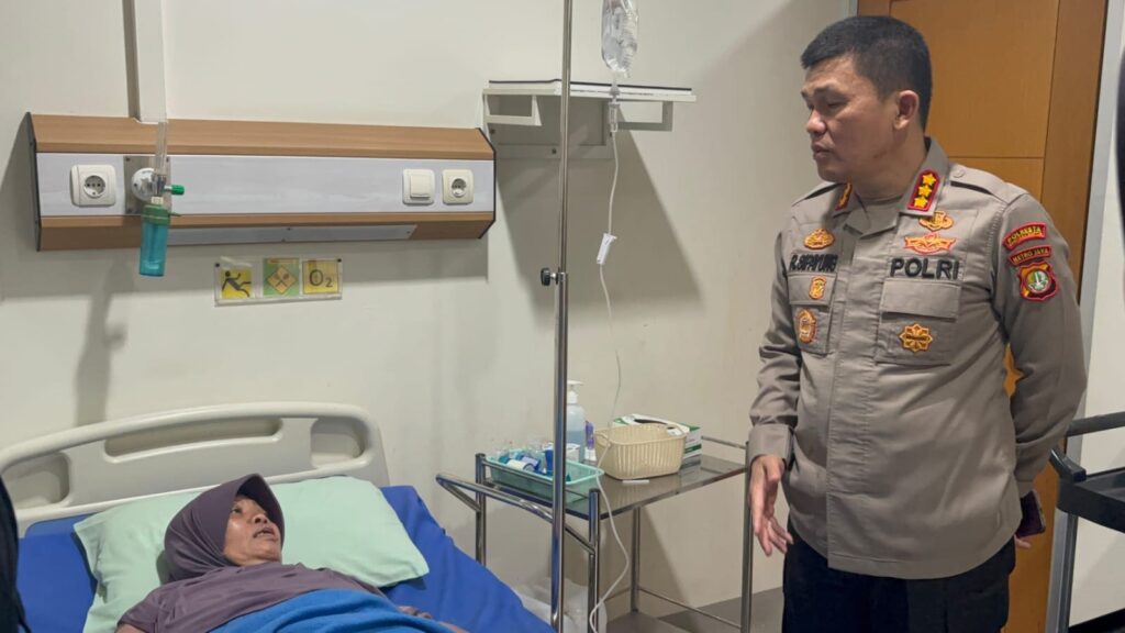 Polresta Bandara Soekarno Hatta Berikan Bantuan Kesehatan Kepada Istri si Kakek Pencuri HP Polresta Bandara Soekarno Hatta Berikan Bantuan Kesehatan Kepada Istri si Kakek Pencuri HP