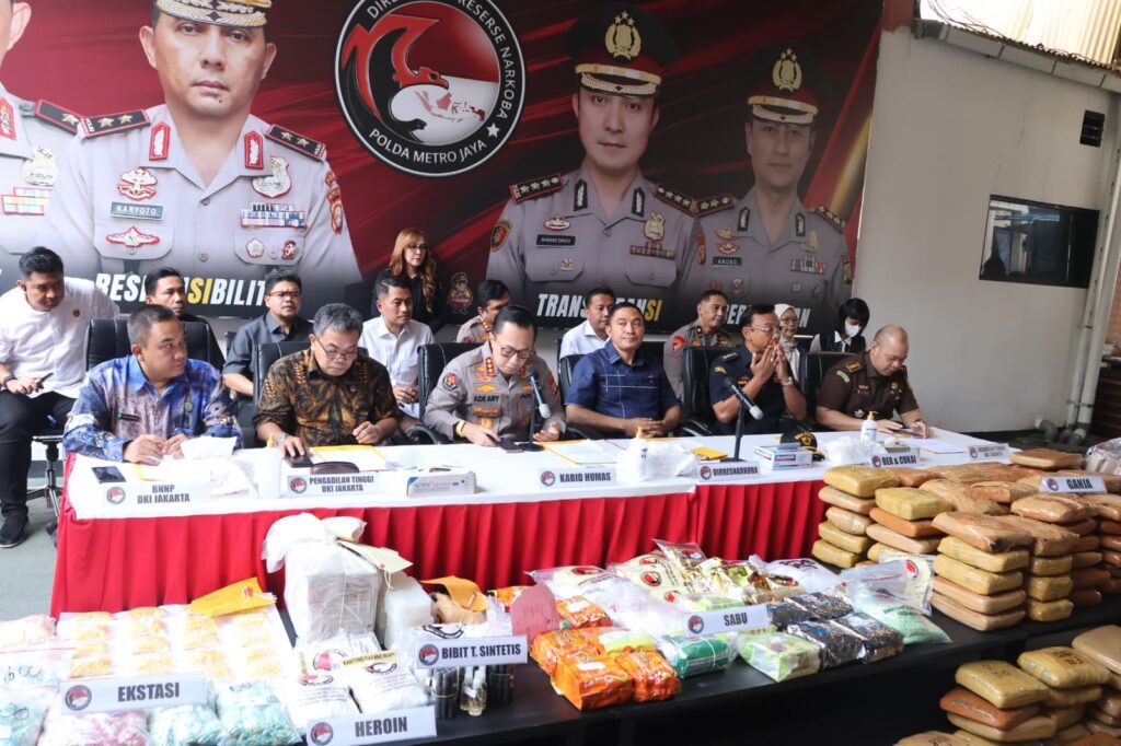 Polda Metro Jaya Tangkap 1.672 Tersangka Dan Sita 321,5 Kg Narkoba Jelang Hari Bhayangkara Ke-79 Polda Metro Jaya Tangkap 1.672 Tersangka Dan Sita 321,5 Kg Narkoba Jelang Hari Bhayangkara Ke-79