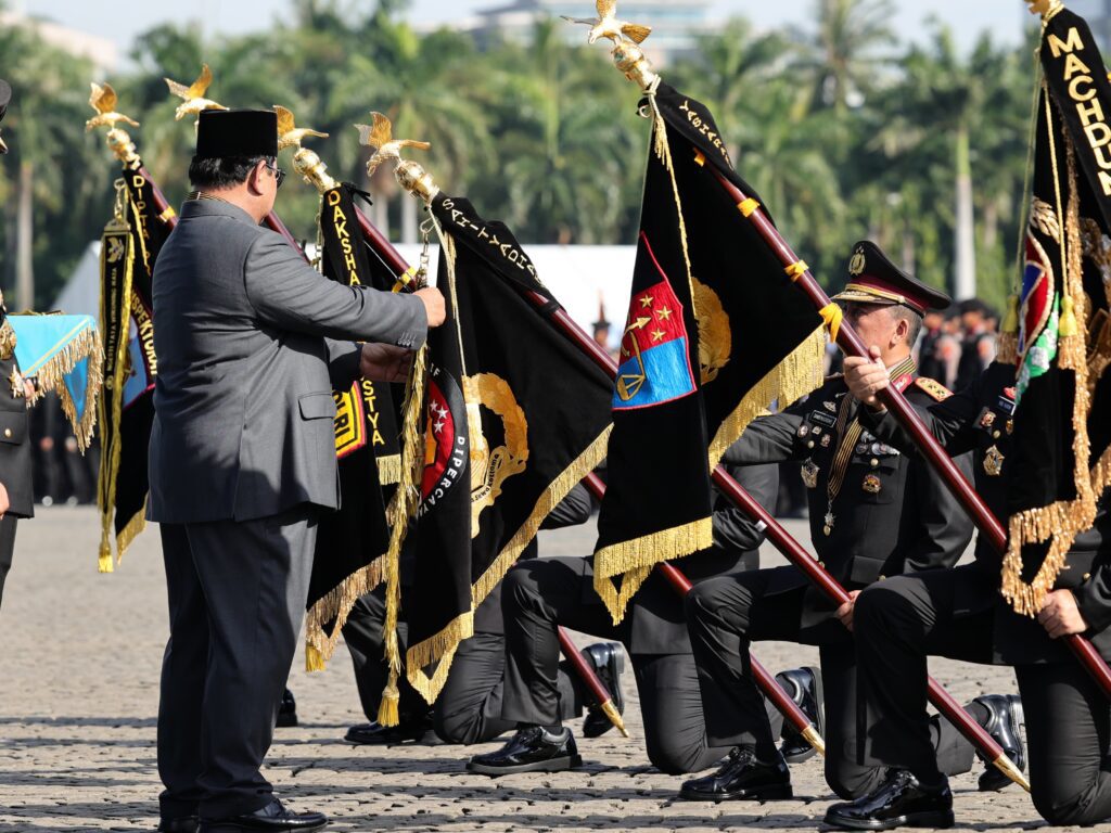 Presiden Hadiahi Penghargaan Nugraha Sakanti Kepada Divisi Humas Polri dan Enam Satker Lainnya