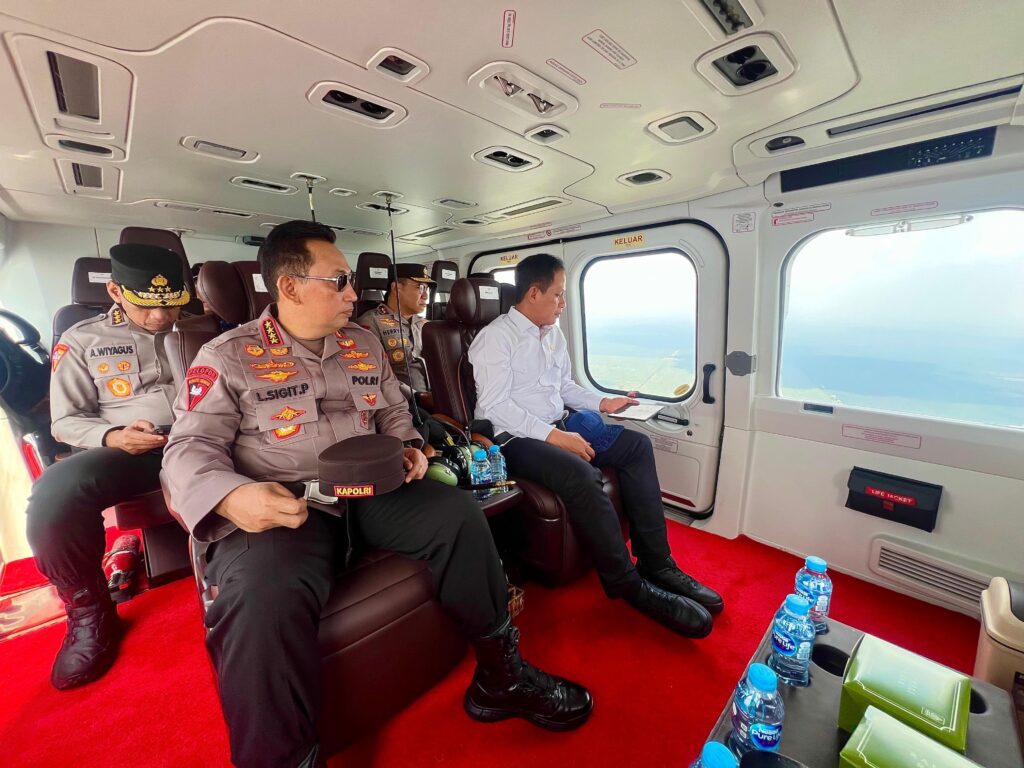 Kapolri Pantau Titik Api Via Udara, Cek Kesiapan Penanganan Karhutla di Riau Kapolri Pantau Titik Api Via Udara, Cek Kesiapan Penanganan Karhutla di Riau