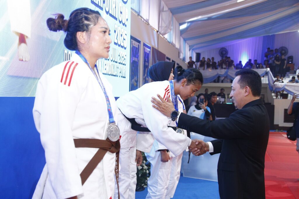 LANGKAH POLRI DUKUNG PERCEPATAN PEMBENTUKAN KOPERASI DESA/KELURAHAN MERAH PUTIH LANGKAH POLRI DUKUNG PERCEPATAN PEMBENTUKAN KOPERASI DESA/KELURAHAN MERAH PUTIH