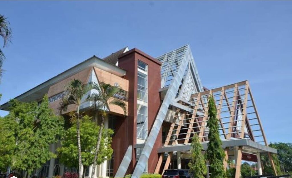 Semiotika Jejak Peradaban: Dari Kerajaan Tanjungpura ke Universitas Tanjungpura