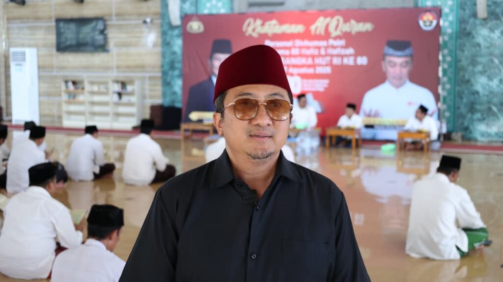 Ustaz Yusuf Mansur: Kapolri Luar Biasa Adakan Khatam Al-Qur’an Untuk Peringati HUT Kemerdekaan RI ke-80 Ustaz Yusuf Mansur: Kapolri Luar Biasa Adakan Khatam Al-Qur’an Untuk Peringati HUT Kemerdekaan RI ke-80