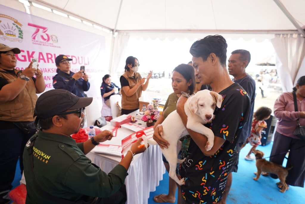 Waketum Bhayangkari Kampanye Rabies, 350 Ekor Hewan Divaksin di Polres Buleleng