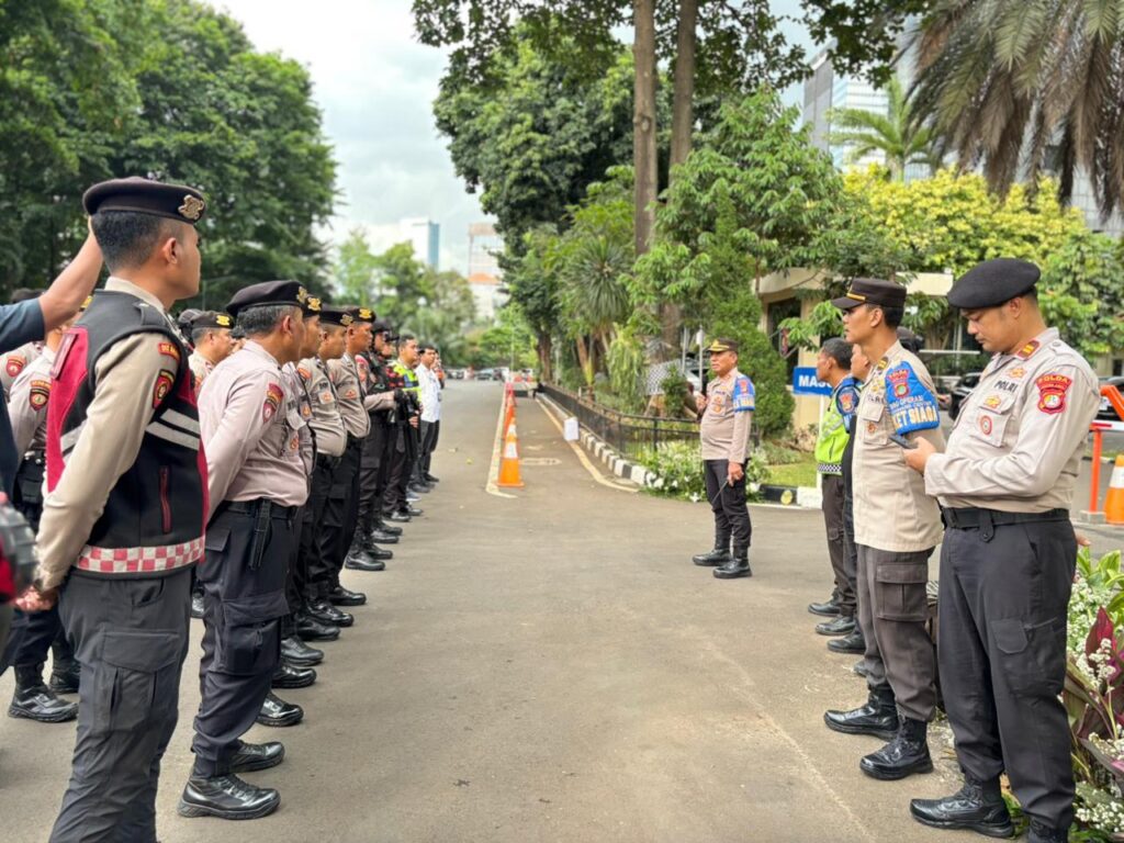 Polda Metro Jaya Pastikan Jakarta Aman Lewat Patroli Rutin Skala Besar Polda Metro Jaya Pastikan Jakarta Aman Lewat Patroli Rutin Skala Besar