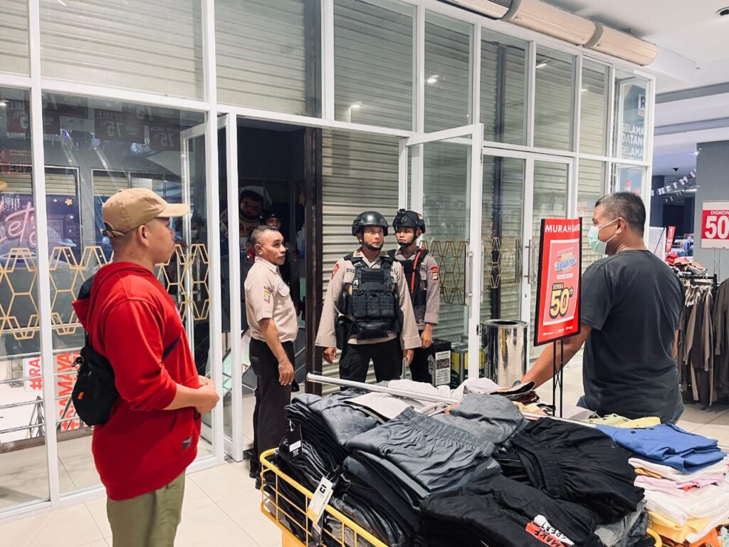 Polri Kerahkan Brimob untuk Evakuasi dan Pengamanan Pascagempa di Tarakan Polri Kerahkan Brimob untuk Evakuasi dan Pengamanan Pascagempa di Tarakan