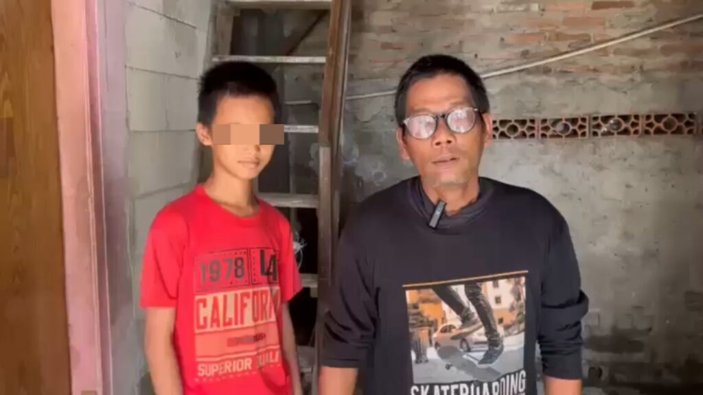 Orang Tua Bocah yang Diselamatkan Polisi di Koja: “Terima Kasih Sebesar-besarnya, Anak Saya Sudah Sehat Orang Tua Bocah yang Diselamatkan Polisi di Koja: “Terima Kasih Sebesar-besarnya, Anak Saya Sudah Sehat