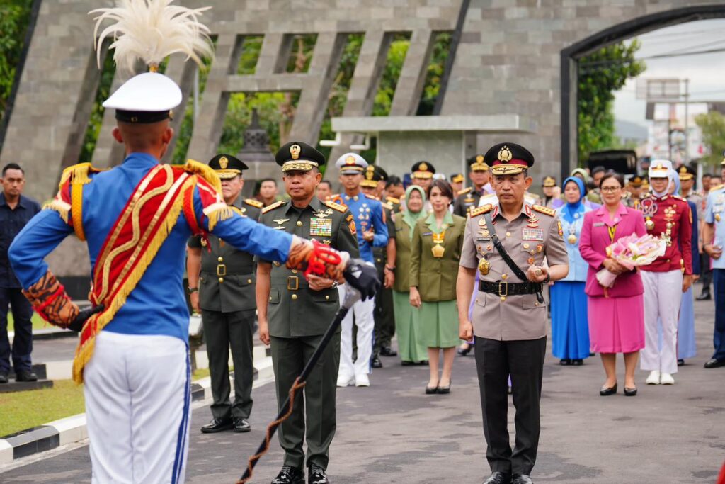 Pimpin Wisuda Prajurit Taruna, Kapolri Tekankan Sinergitas TNI-Polri untuk Wujudkan Indonesia Emas 2045