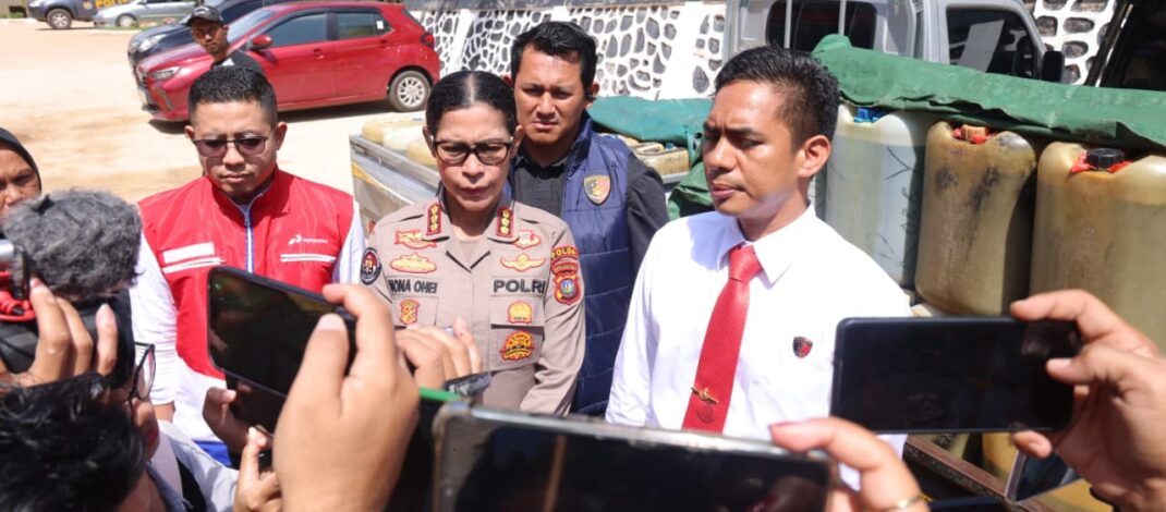 Ditreskrimsus Polda Kepri Amankan Tiga tersangka dan Empat unit kendaraan terkait tindak pidana minyak dan Gas bumi.