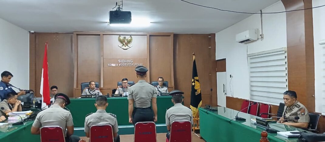 Sidang KKEP Putuskan PTDH Empat anggota polri, Polda Kepri terkait dugaan tindak pidana penganiayaan terhadap korban Bripda NS.